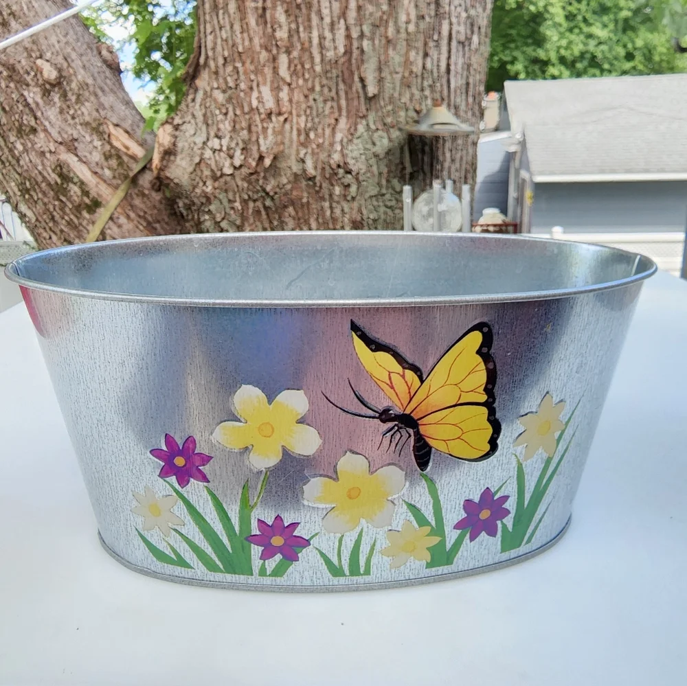 Galvanized Metal Oval‎ Shaped Planter Embossed Design